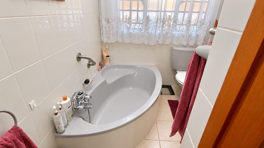 3 Bedroom Property for Sale in Uitsig Free State